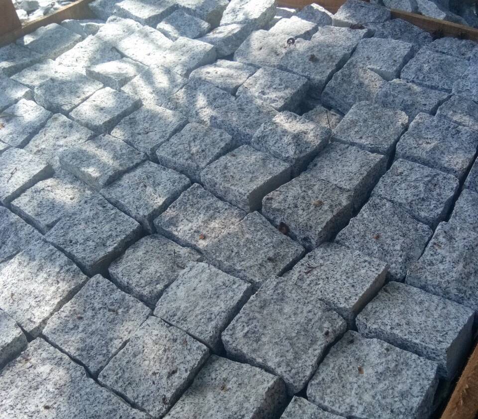 Đá cubic granite trắng Suối Lau 10x10x5cm