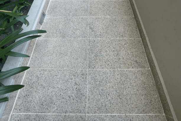 da-granite-vang-kho-lat-loi-di-san-vuon2-1-min